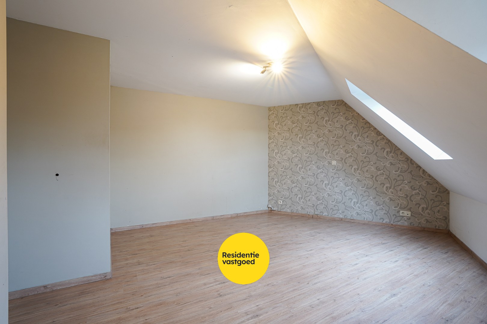 Instapklare duplex (130 m²) in het hart van Eernegem 
