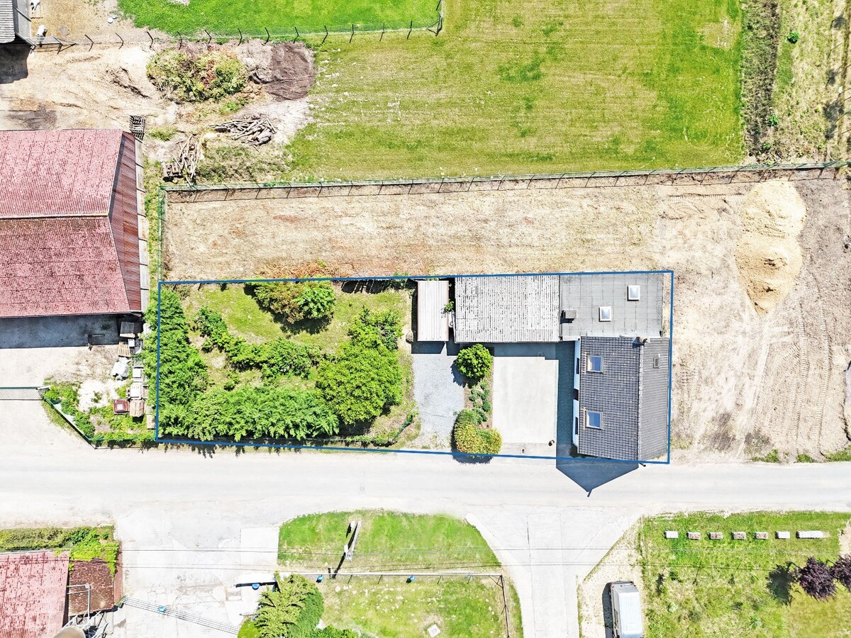 Rustig gelegen HOB met dubbele garage en tuin te Zwalm 