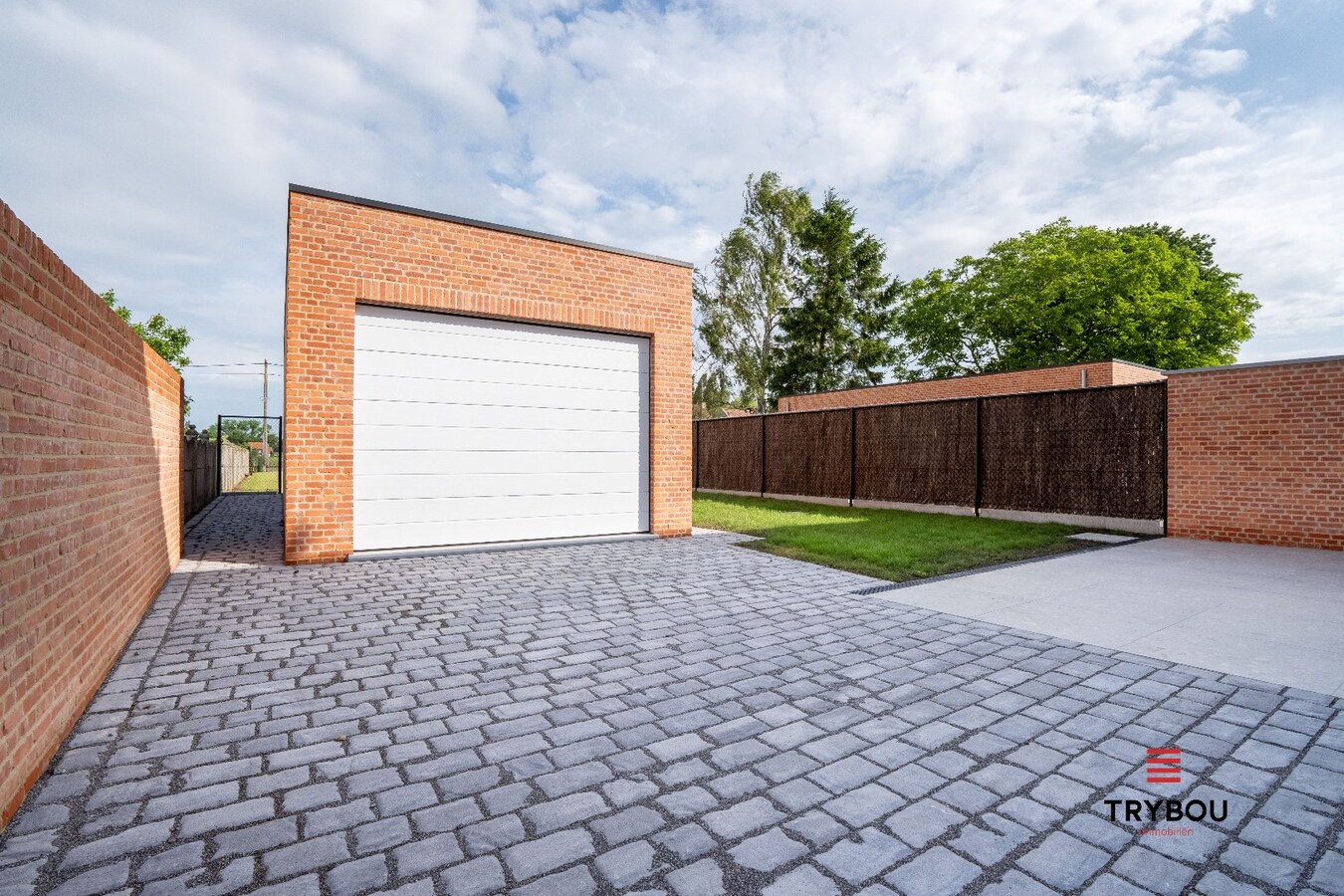 2 hoogwaardig afgewerkte nieuwbouwwoningen met garage 