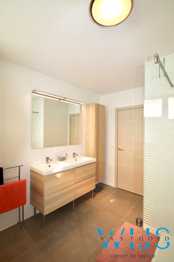 Energiezuinig GELIJKVLOERS appartement in hartje Kluizen ! 