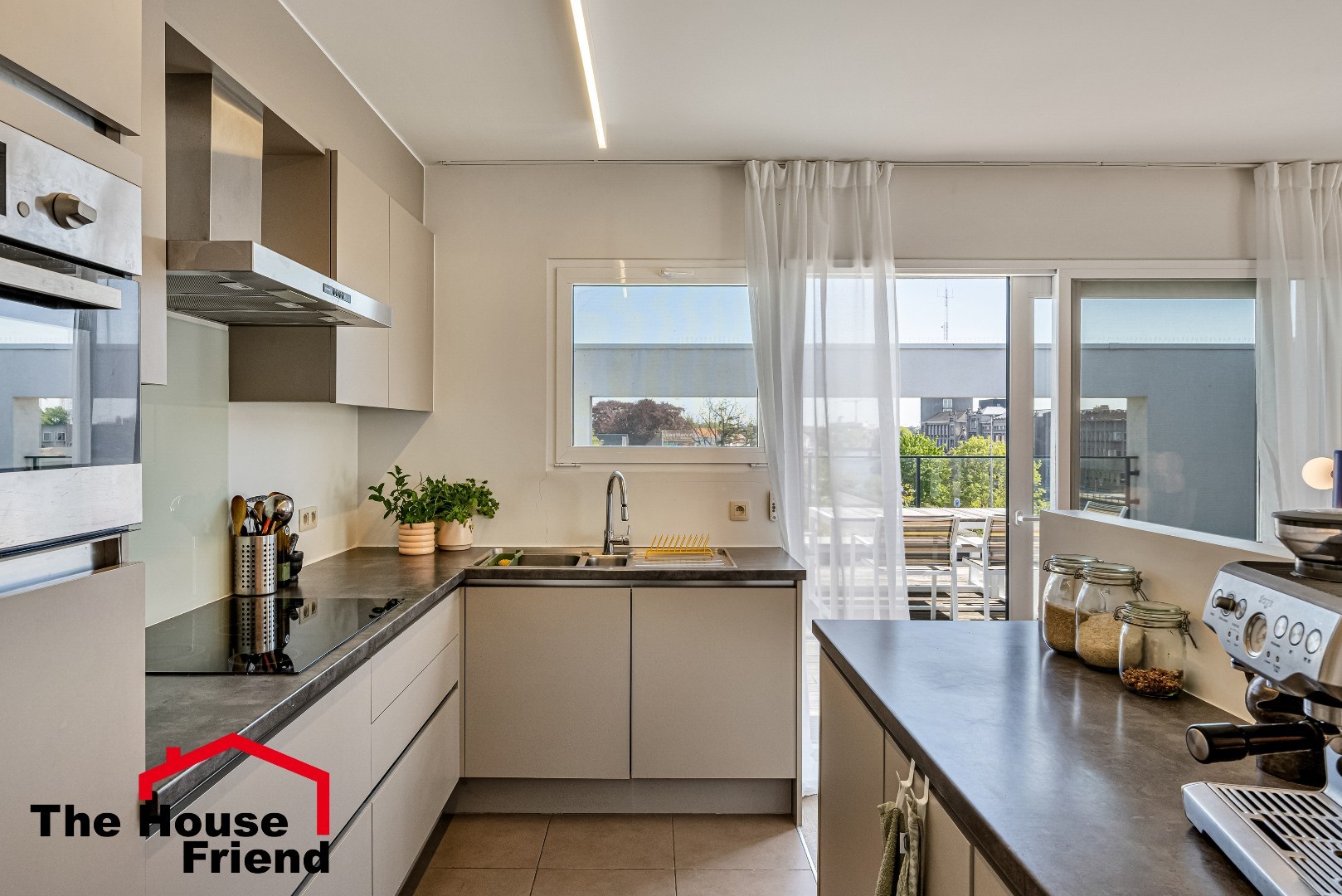 Zeer ruim penthouse met groot terras 