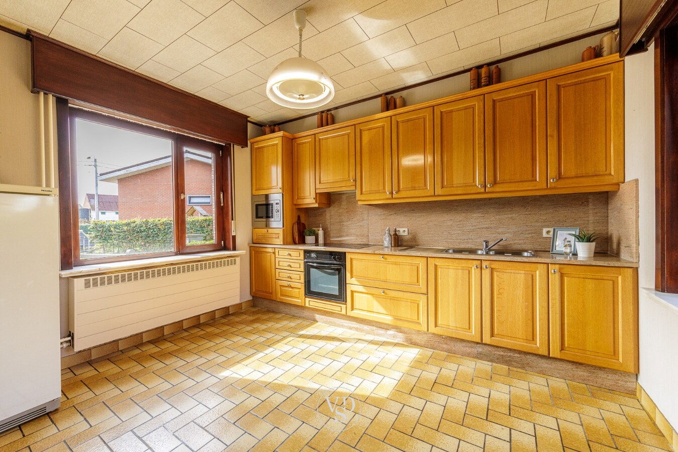 Landelijke woning - te renoveren. 
