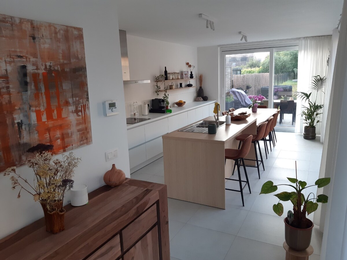 Lichtrijke, eigentijdse  Half Open Bebouwing. 