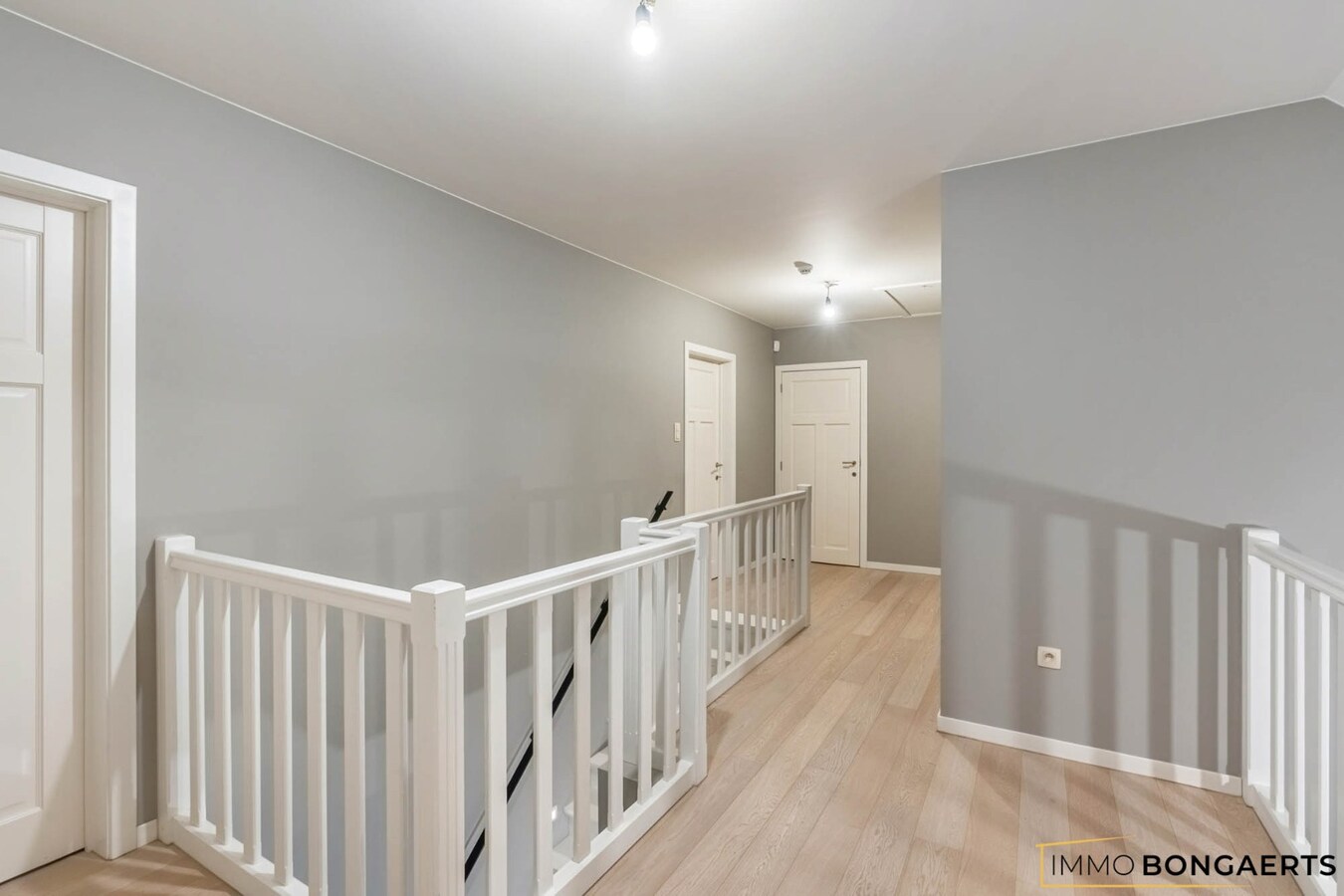 Prachtig afgewerkte woning met praktijkruimte 