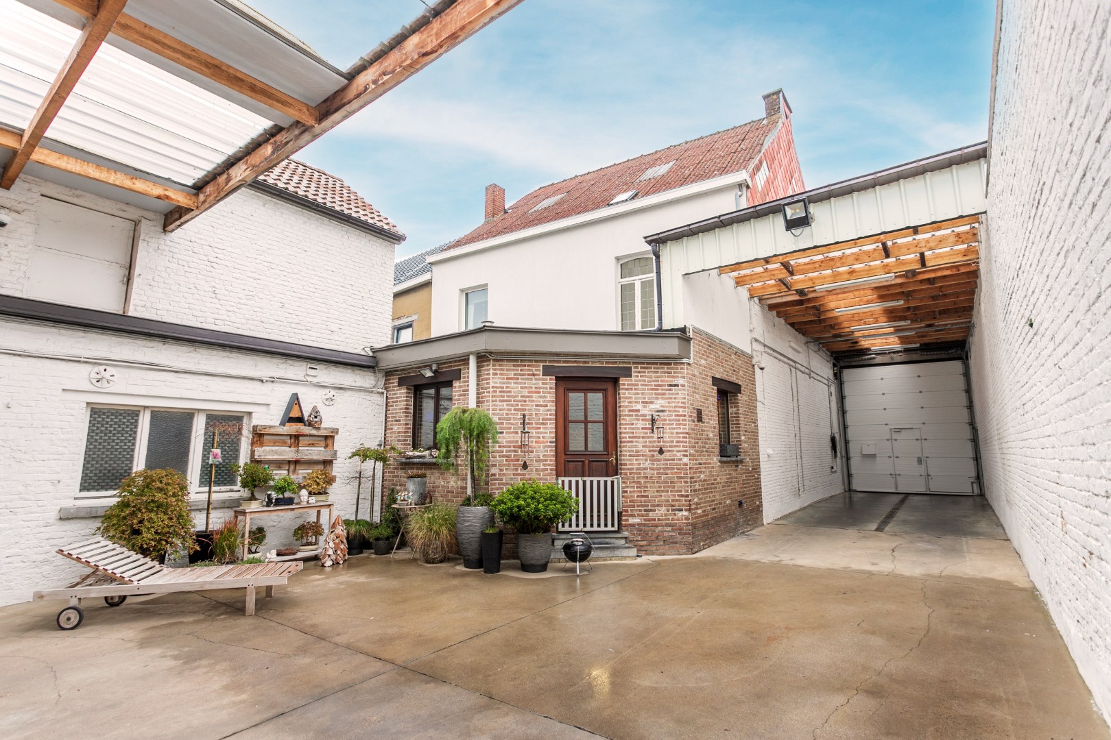 Te renoveren woning met loods nabij centrum Halle 