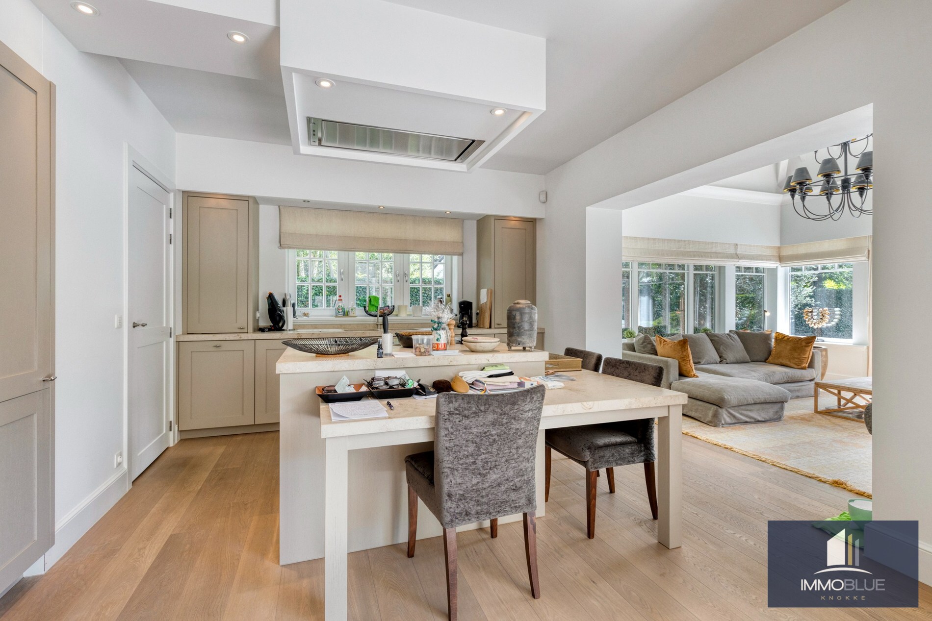 Luxueuze en stijlvolle villa in Engelse Cottage stijl met verwarmd zwembad gelegen in het Zoute. 