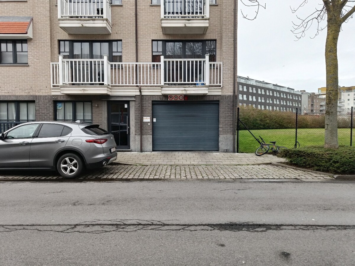 Vlot bereikbare garagebox in nette residentie te Zeebrugge 