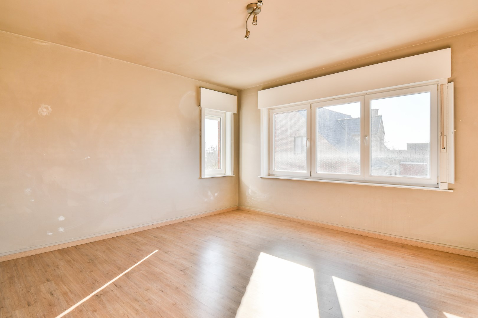 Halfopen woning op toplocatie met prachtig uitzicht op De Krekemeersen! 