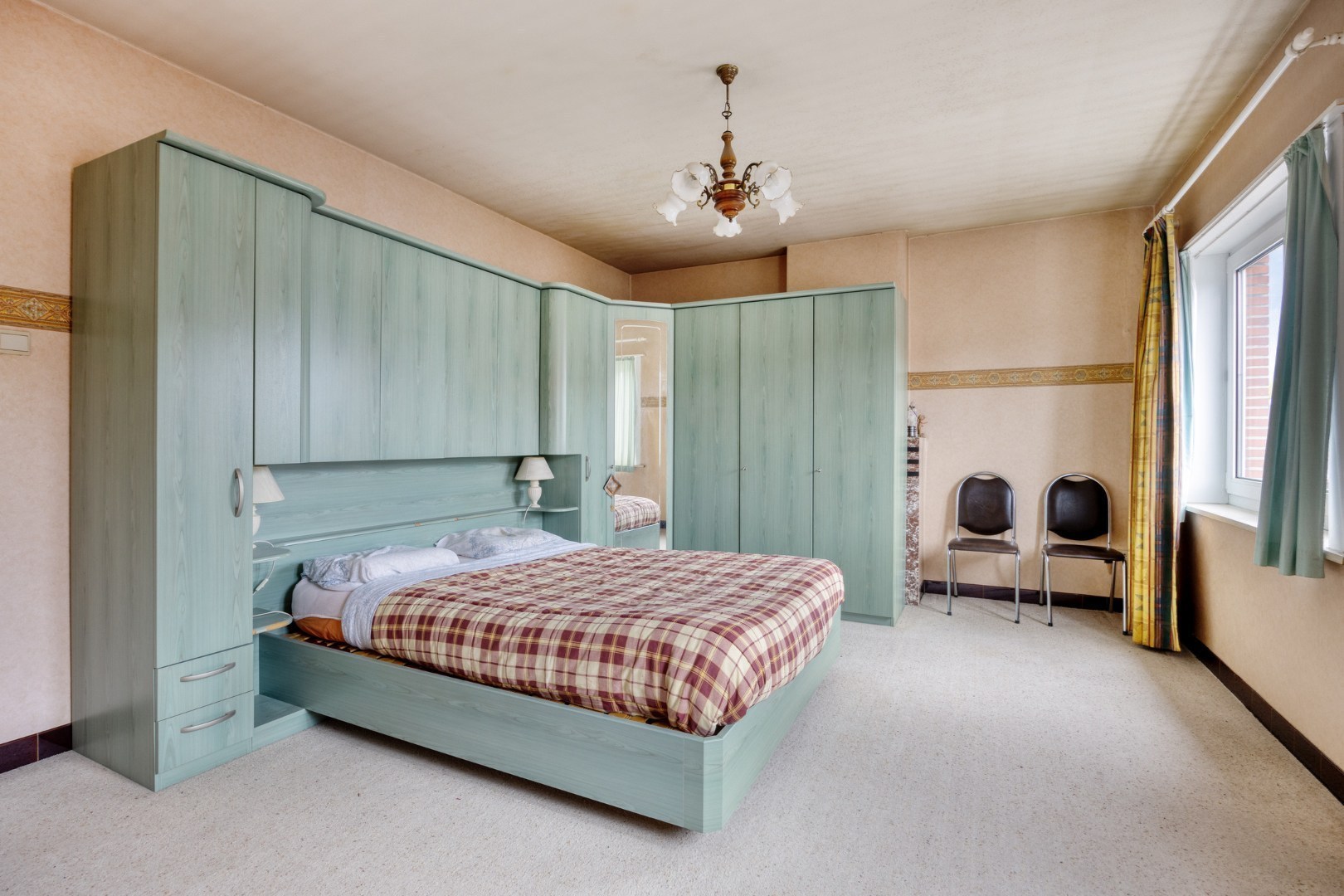 Te renoveren gezinswoning met 2 slpk. nabij het centrum van Leopoldsburg 