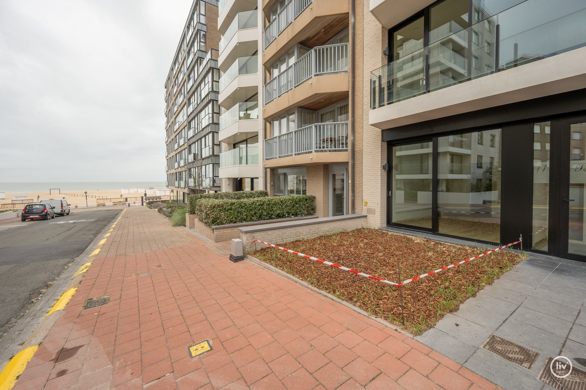 OPENDEURDAG - Zaterdag 15.09 - tussen 16u-18U: Nieuwbouw-duplex op de gelijkvloerse &amp; eerste verdieping  gelegen te Lentelaan in  Duinbergen met zongerichte terrassen. 
