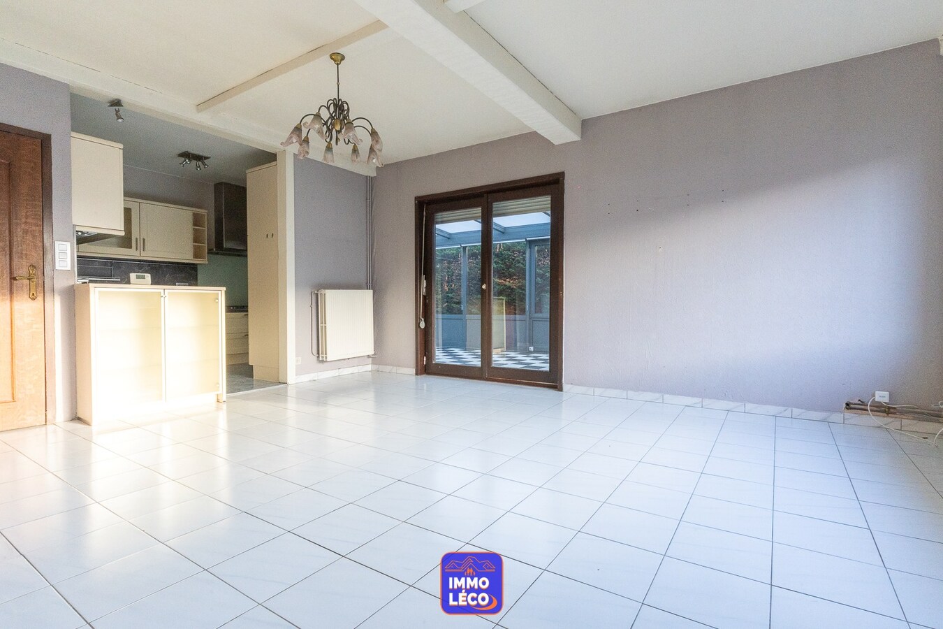 "Plain-Pied" érigé sur 544m² avec double garage, parking, jardin ! 