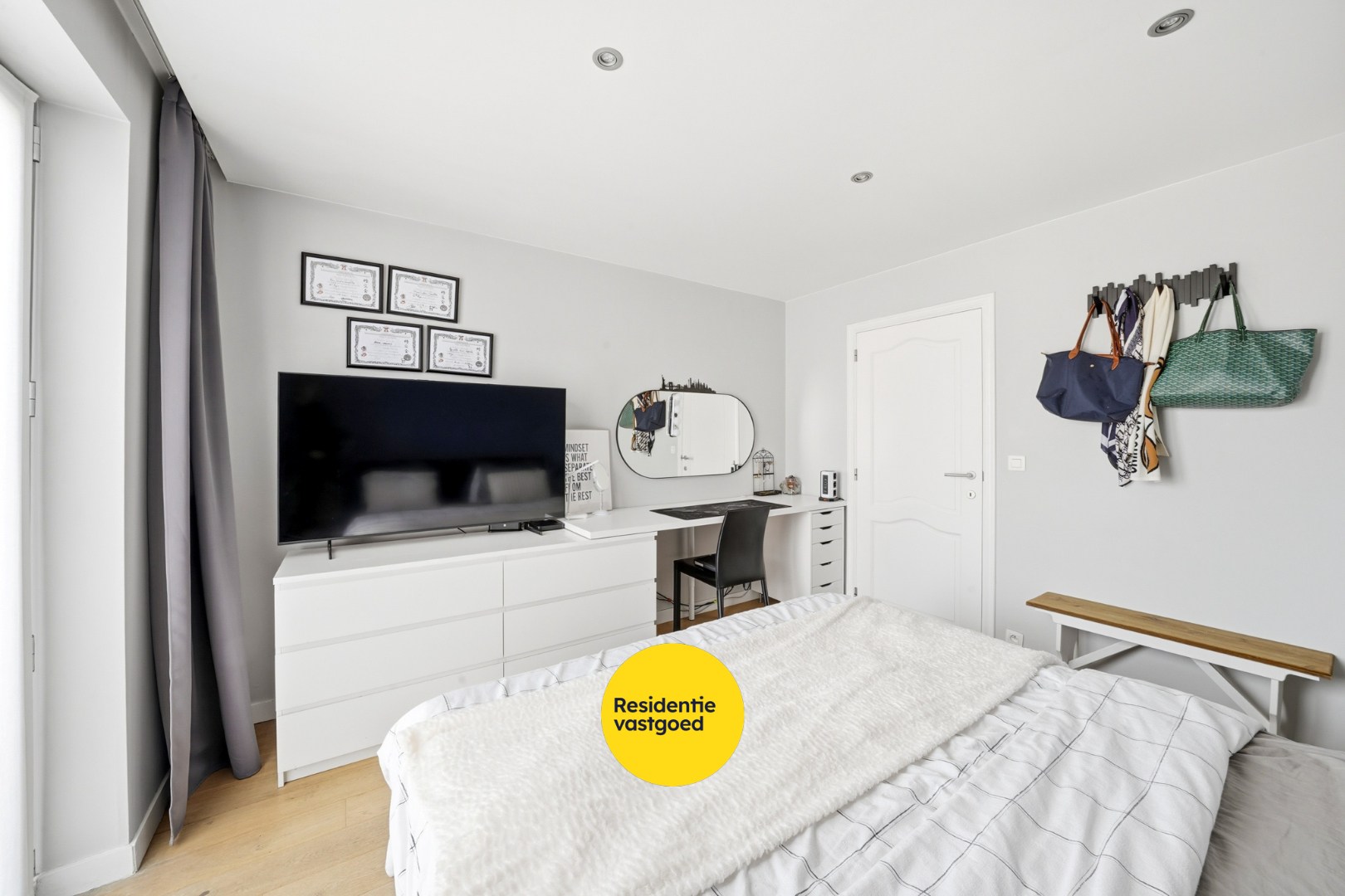 Ruim appartement met 3 slaapkamers, 2 terrassen, garage en staanplaats in Oostende 