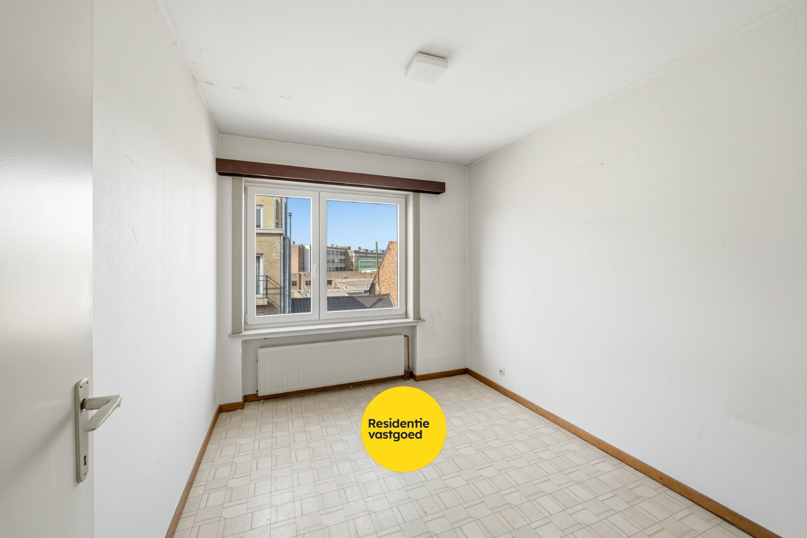 Op te frissen appartement met zicht op het Sint-Catharinaplein in Oostende 