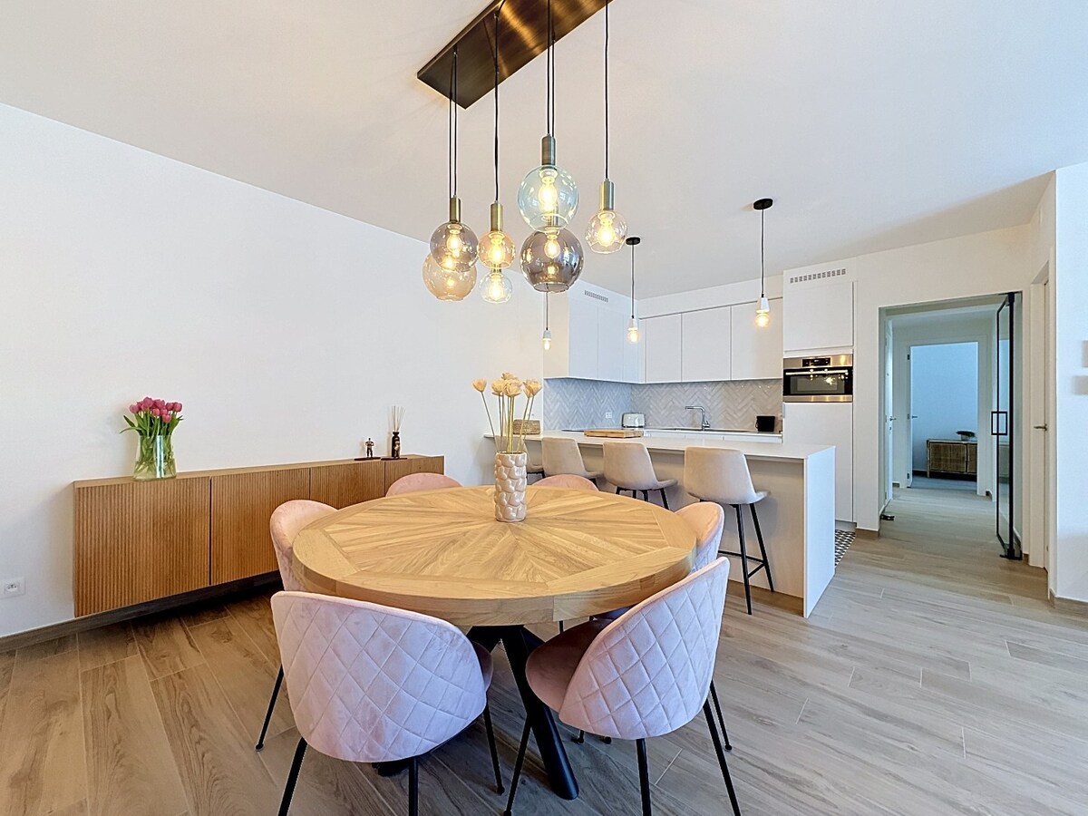 Nieuw appartement met riant terras en garage te centrum Zottegem 