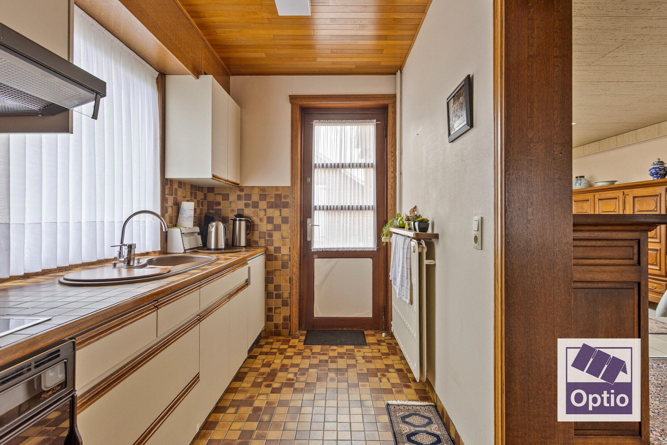 Woning met 5 slaapkamers en grote tuin. 