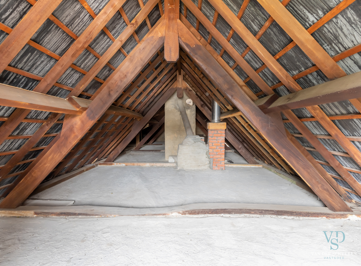 Degelijke, bijzonder ruime woning te Dikkelvenne. 