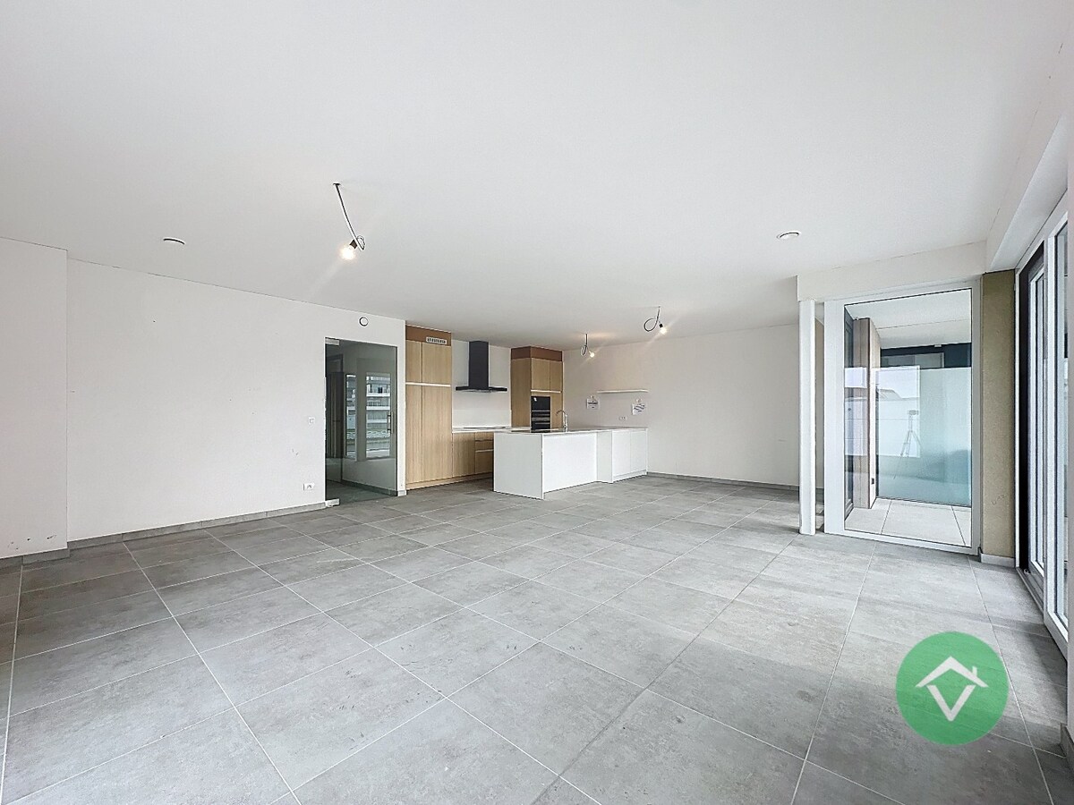 Wonen nabij jachthaven en zee - ruim appartement met terras en drie slaapkamers 