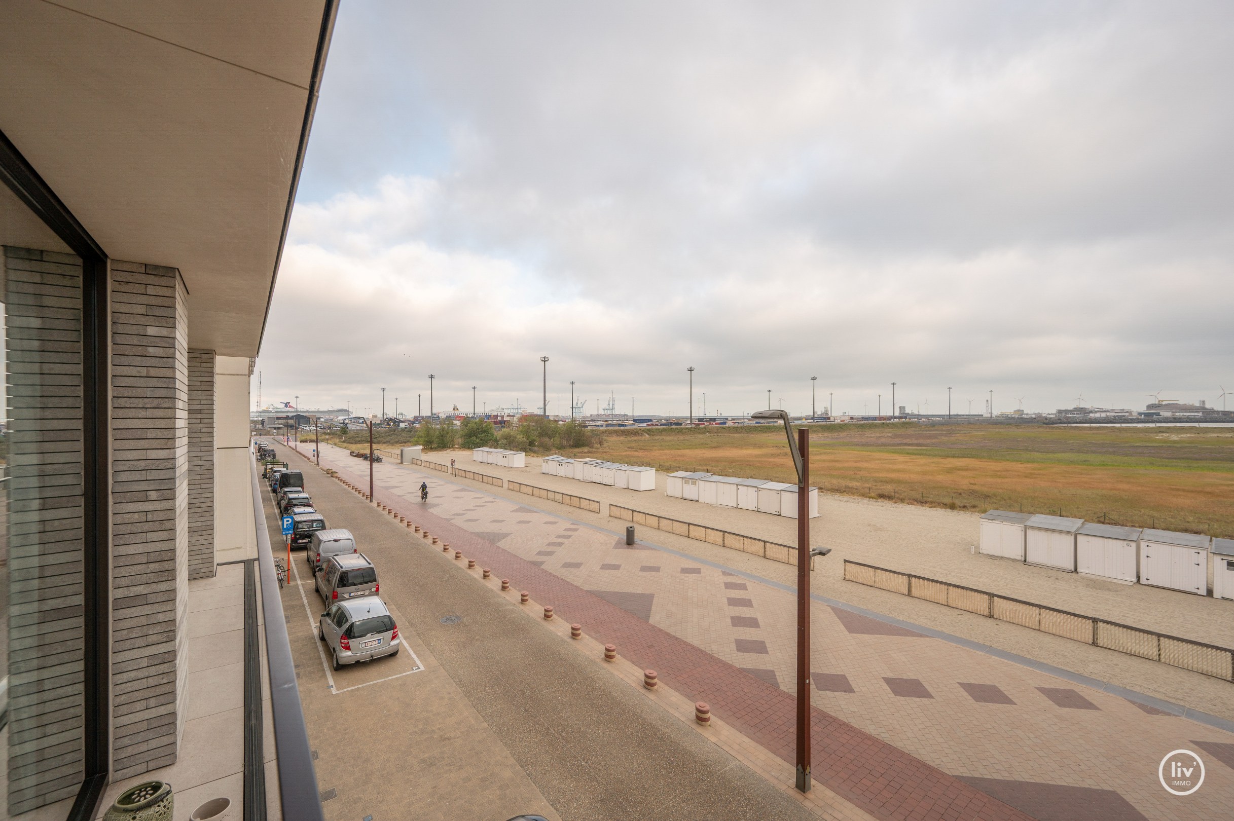 Ervaar het ultieme kustgevoel in dit recent gerenoveerde en instapklare studio, ideaal gelegen op de zeedijk van Knokke 
