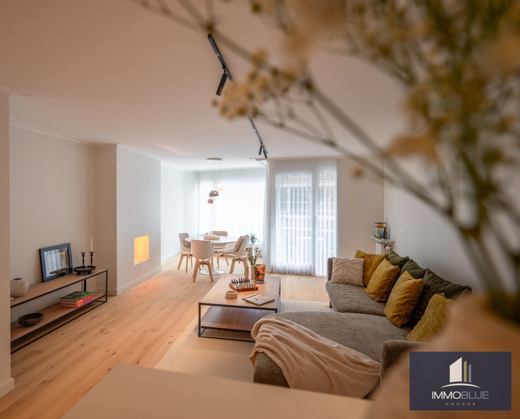 Stijlvol en volledig gerenoveerd appartement op wandelafstand van zee en het commerciële centrum. 