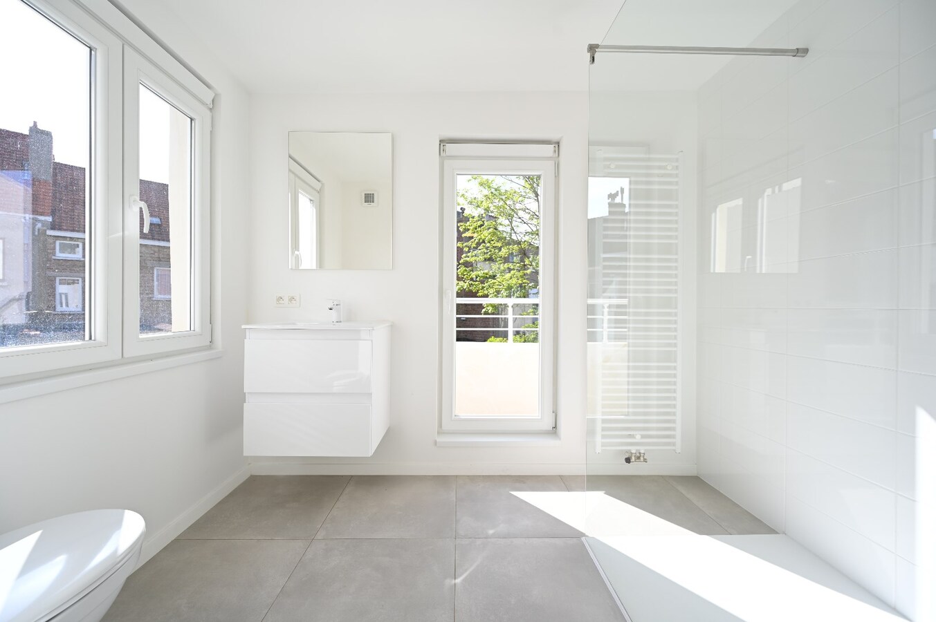 VOLLEDIG GERENOVEERD 1-SLAAPKAMER APPARTEMENT MET TERRAS 