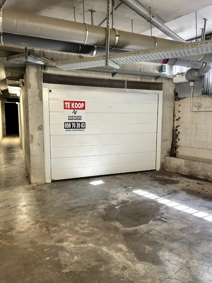 Box de garage près de la digue 