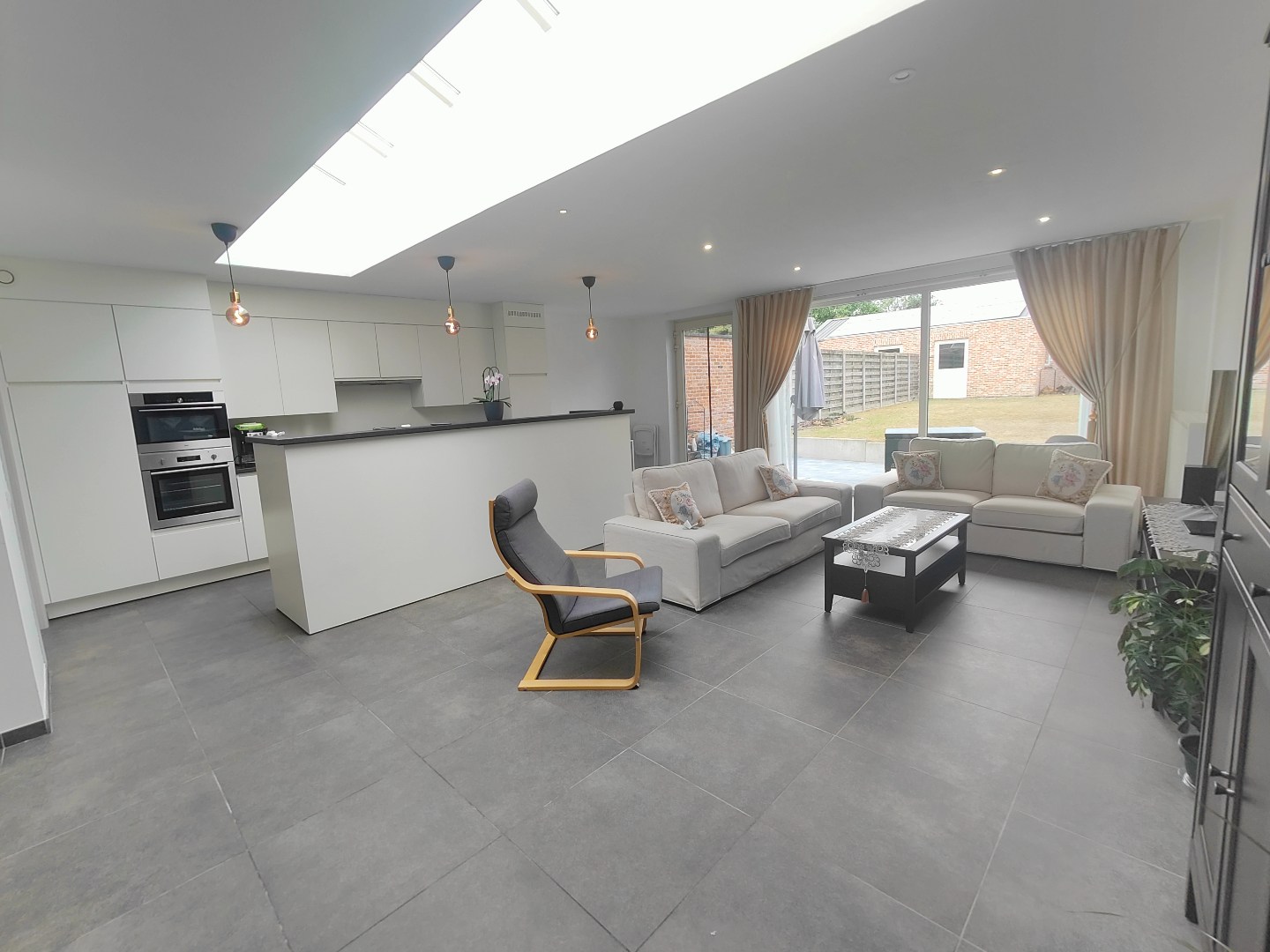 Ruime en centraal gelegen woning in Zeveren. 