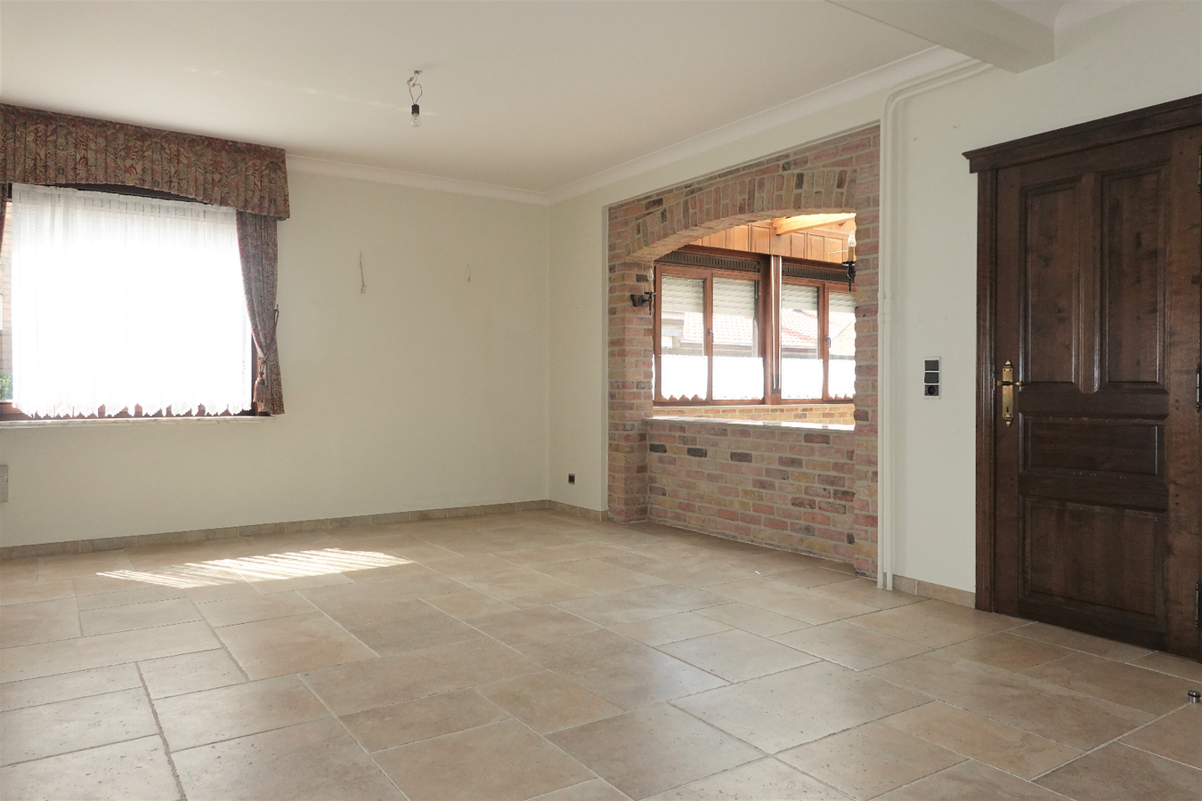 Halfopen woning op gunstige ligging ( zonder loods ) 