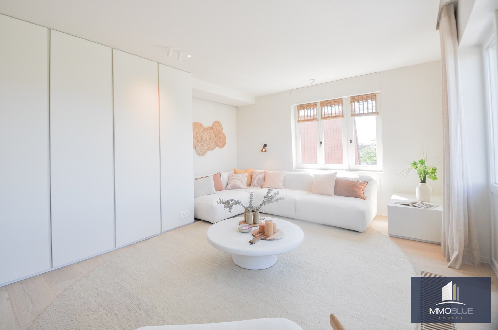 Volledig gerenoveerd hoek-appartement met een prachtig zicht op het Zegemeer. 