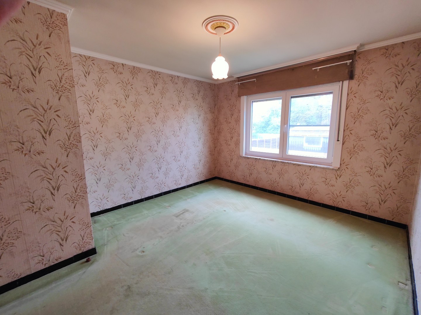 Halfopen woning met tuin en garage op 385 m² 