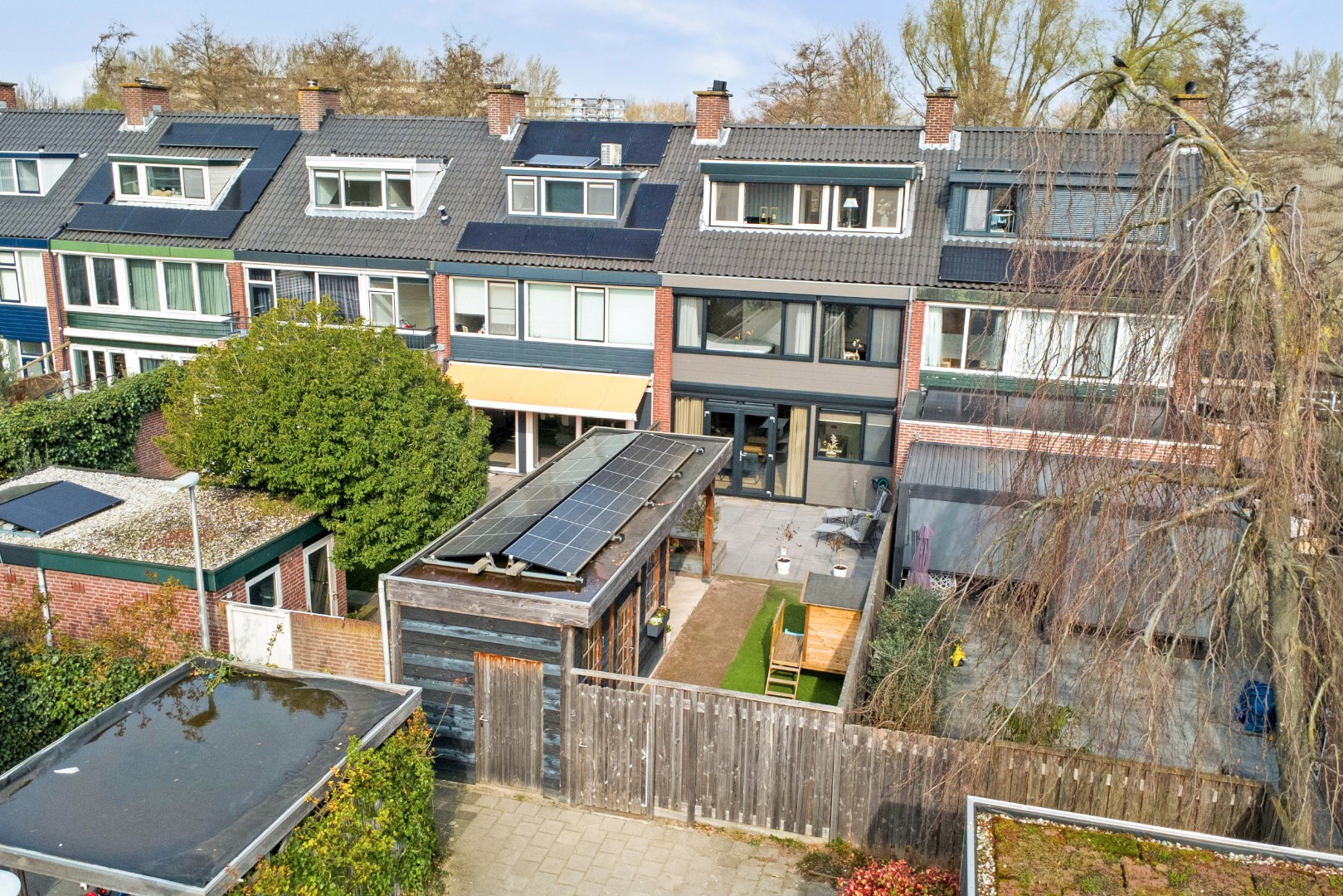 Energiezuinig (A++) en instapklaar 6-kamer gezinswoning met luxe keuken, vijf slaapkamers en zonnige tuin op het zuidoosten 