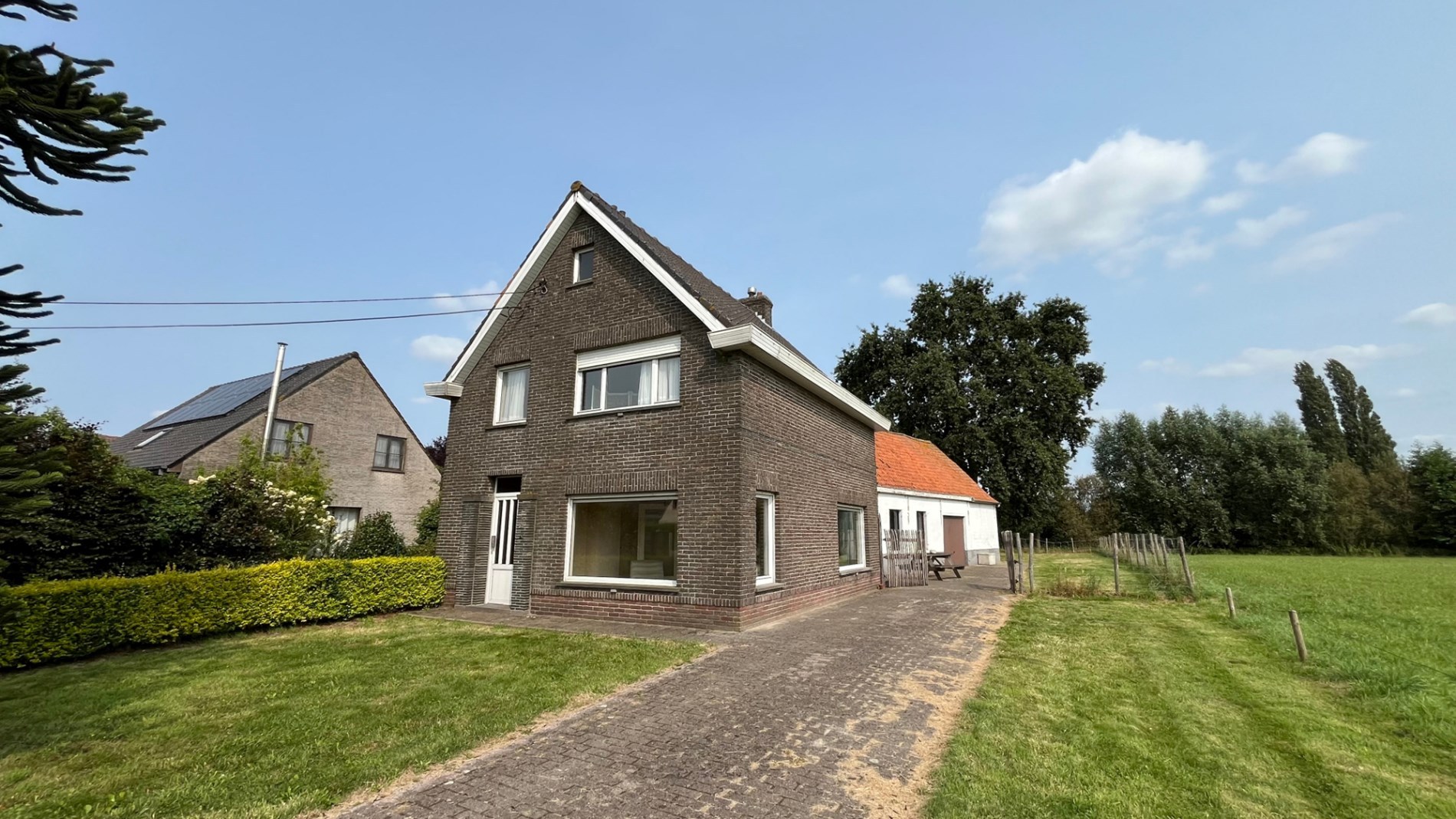 Ruime woning met een grote tuin 