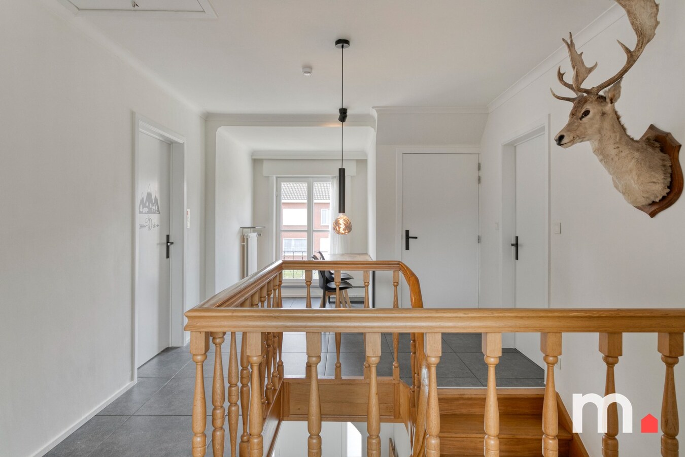 Unieke Villa te Roeselare met Zwembad en 5 slaapkamers op 987m² ! 