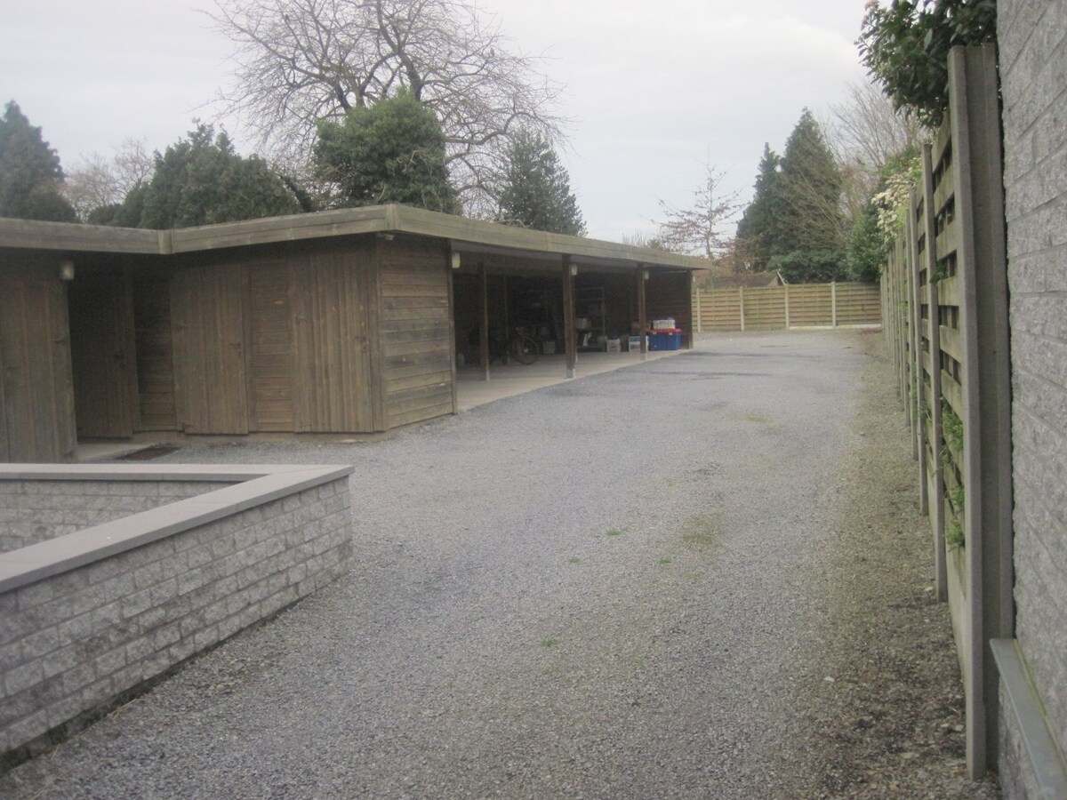 Ruim duplex 2-slp-appartement in centrum Gavere. 