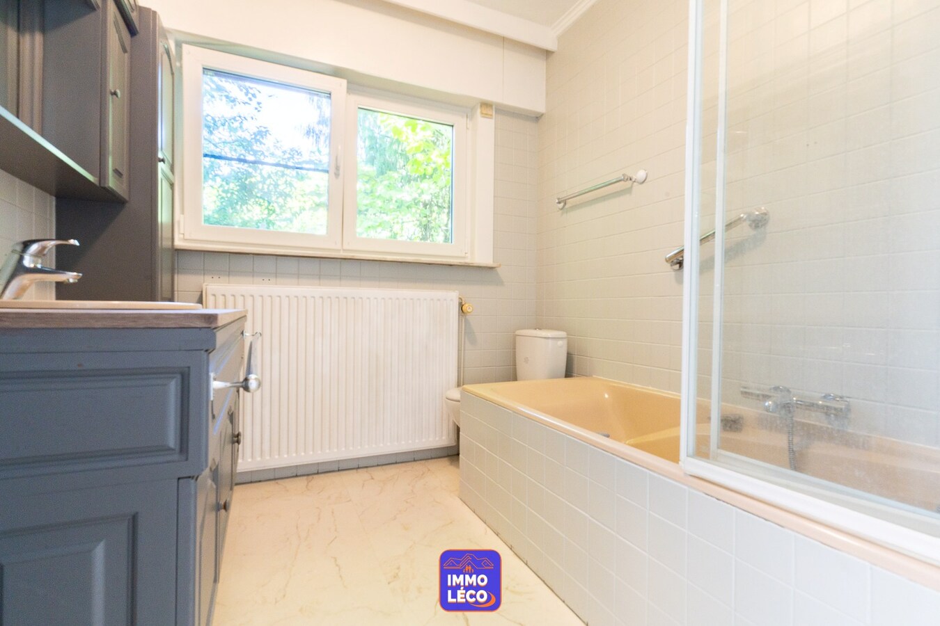 Villa "Plain-pied" érigée sur 1311m², double garage, carport, jardin, TOP SECTEUR !! 