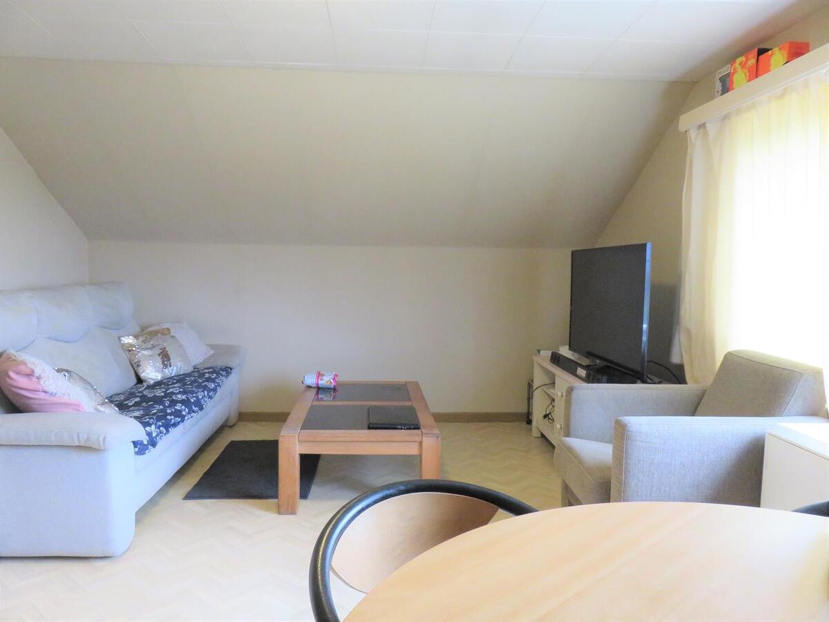 Instapklaar dakappartement met garagebox in Kuringen 