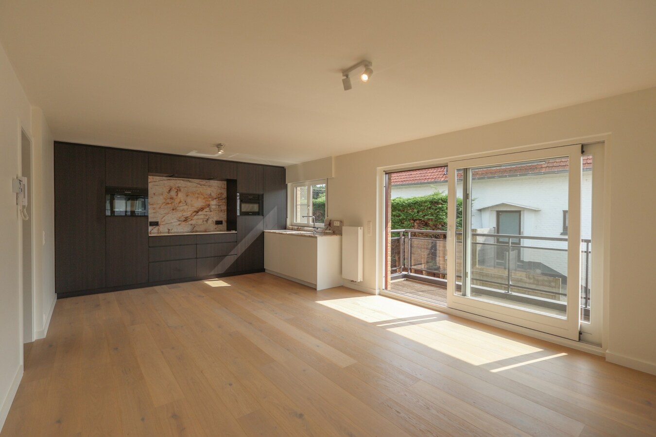Gerenoveerd appartement met 2 slaapkamers én terras vlak bij het strand van Sint-André Oostduinkerke 