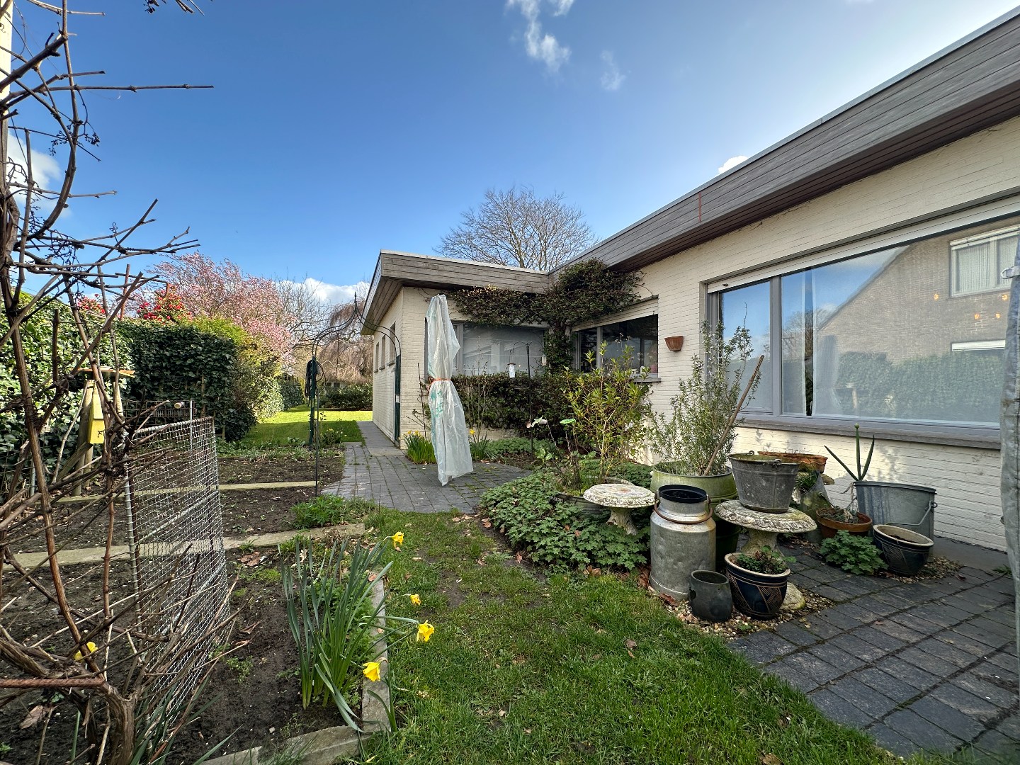 Vrijstaande woning met mooie tuin, perceel van 1158 m², Torhout. 