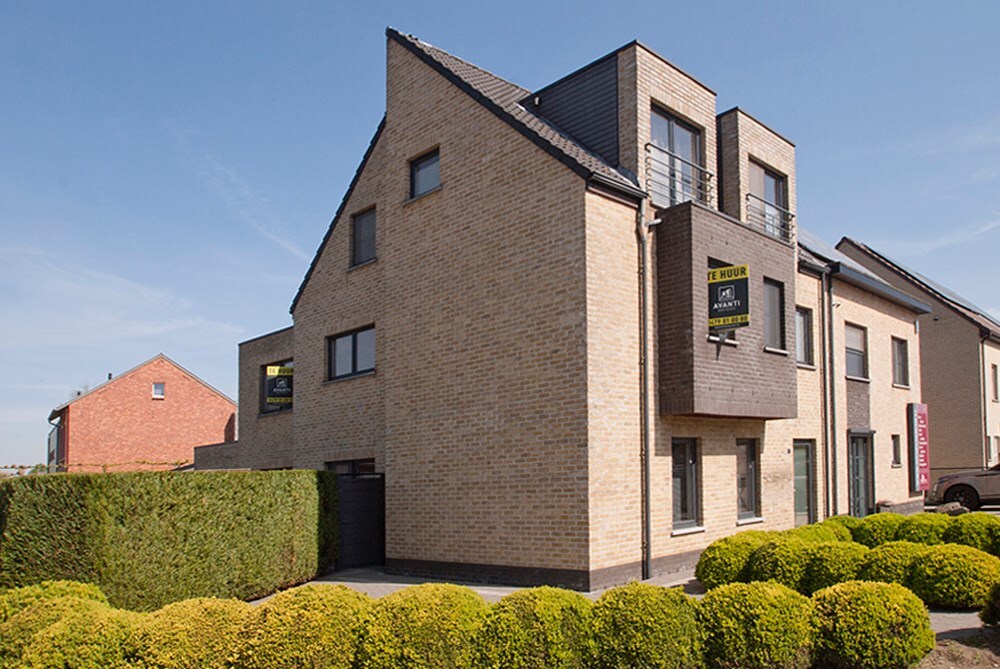 Instapklaar gelijkvloers - 2 slpks - ruim terras - parking 