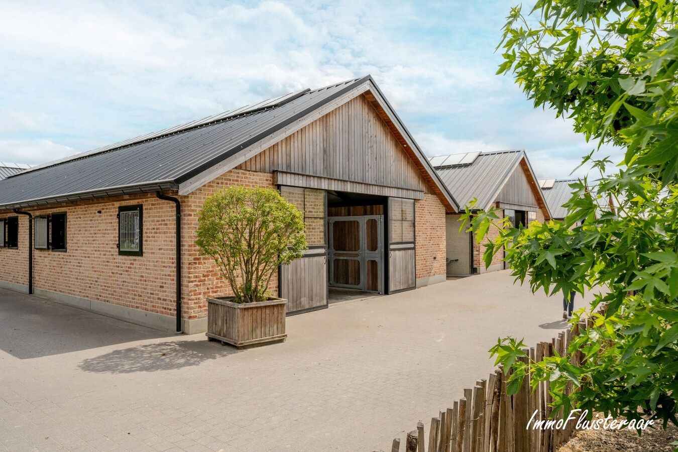 Prachtige professionele paardenaccommodatie op ca. 10 ha te Oudbergen 