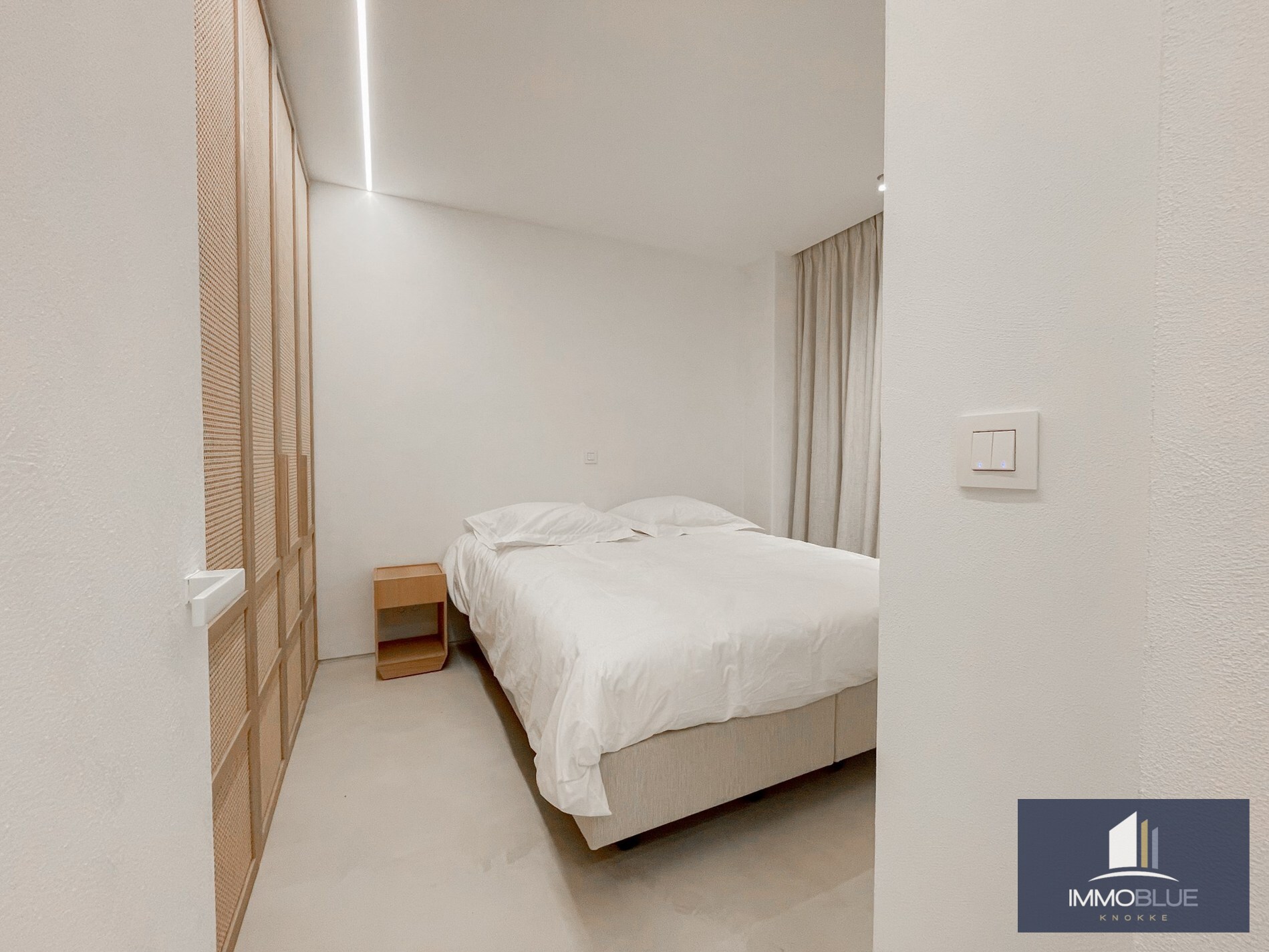 Luxueus volledig gerenoveerd appartement met een weids uitzicht gelegen in het Zoute. 