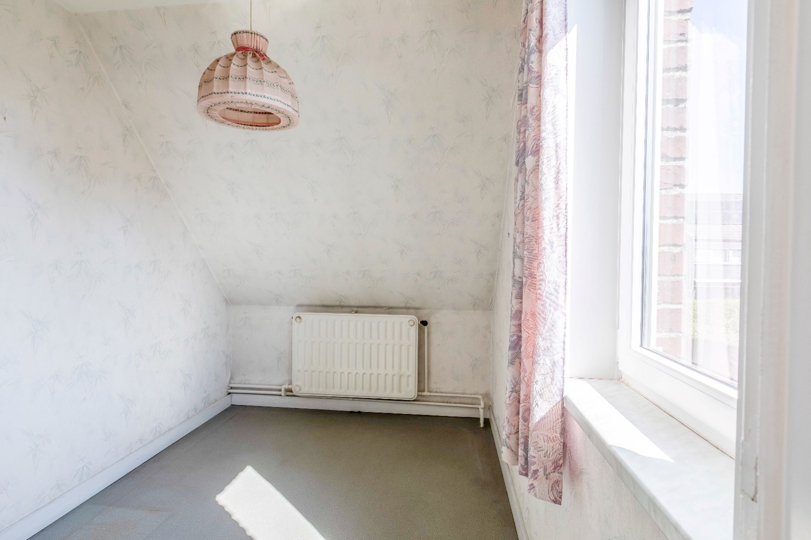 Te renoveren HOB met 3 slaapkamers op een bijzondere ligging in Deurle 