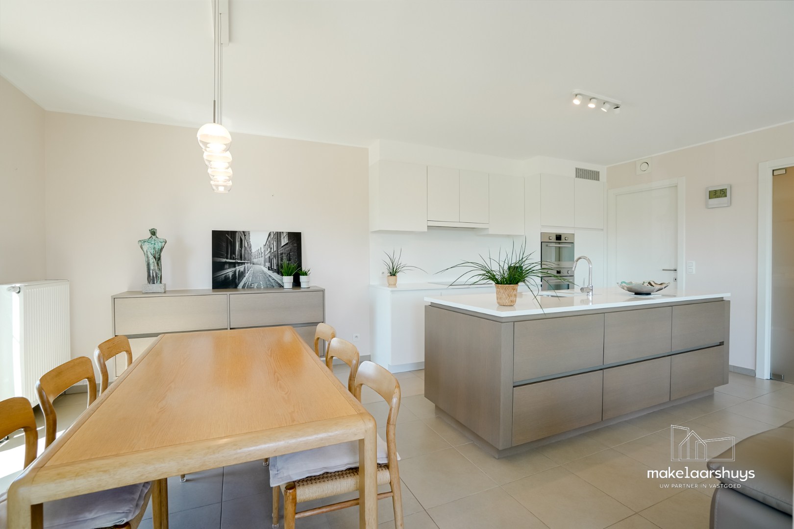 Schitterend 2-slp.app met terras en 2 garagestaanplaatsen 