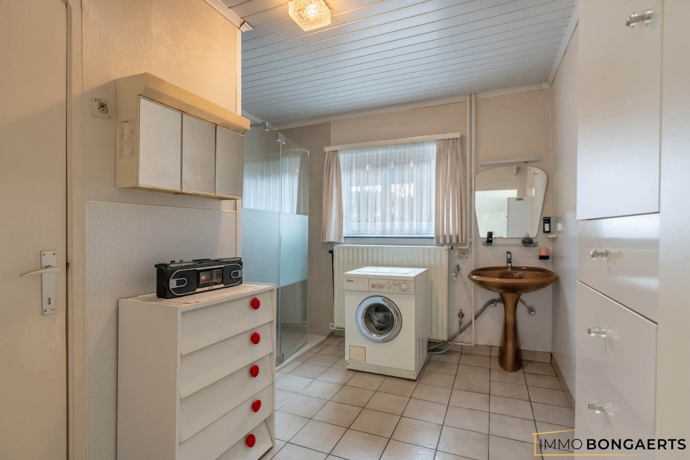 Ruime woning met tuin, garage en 3 slaapkamers in Oudsbergen . 