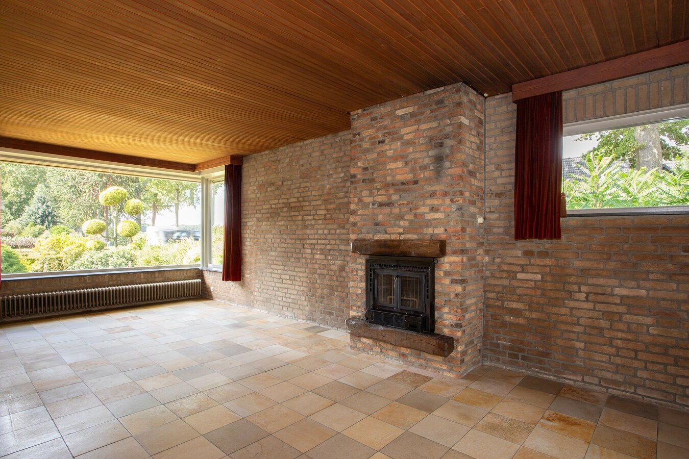 Vrijstaande levensloopbestendige semibungalow met schitterend uitzicht en royale tuin in Hoogeloon. 