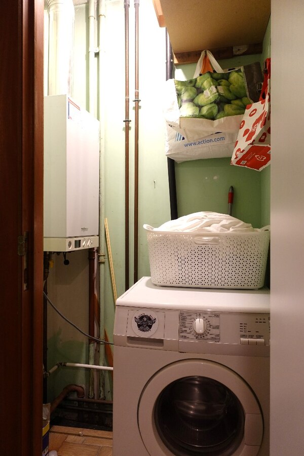 Opbrengsteigendom met 5 appartementen, 2 studio's en 4 garageboxen in Gistel 