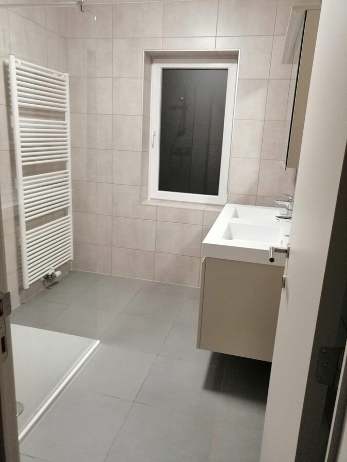 Ruim 2 slaapkamerappartement op uitstekende ligging te Poelkapelle 