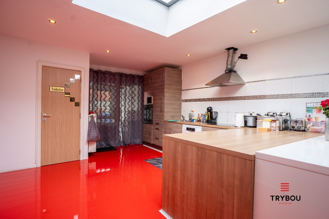 Rustig gelegen, volledig gerenoveerde woning met gezellige, onderhoudsvriendelijke tuin 