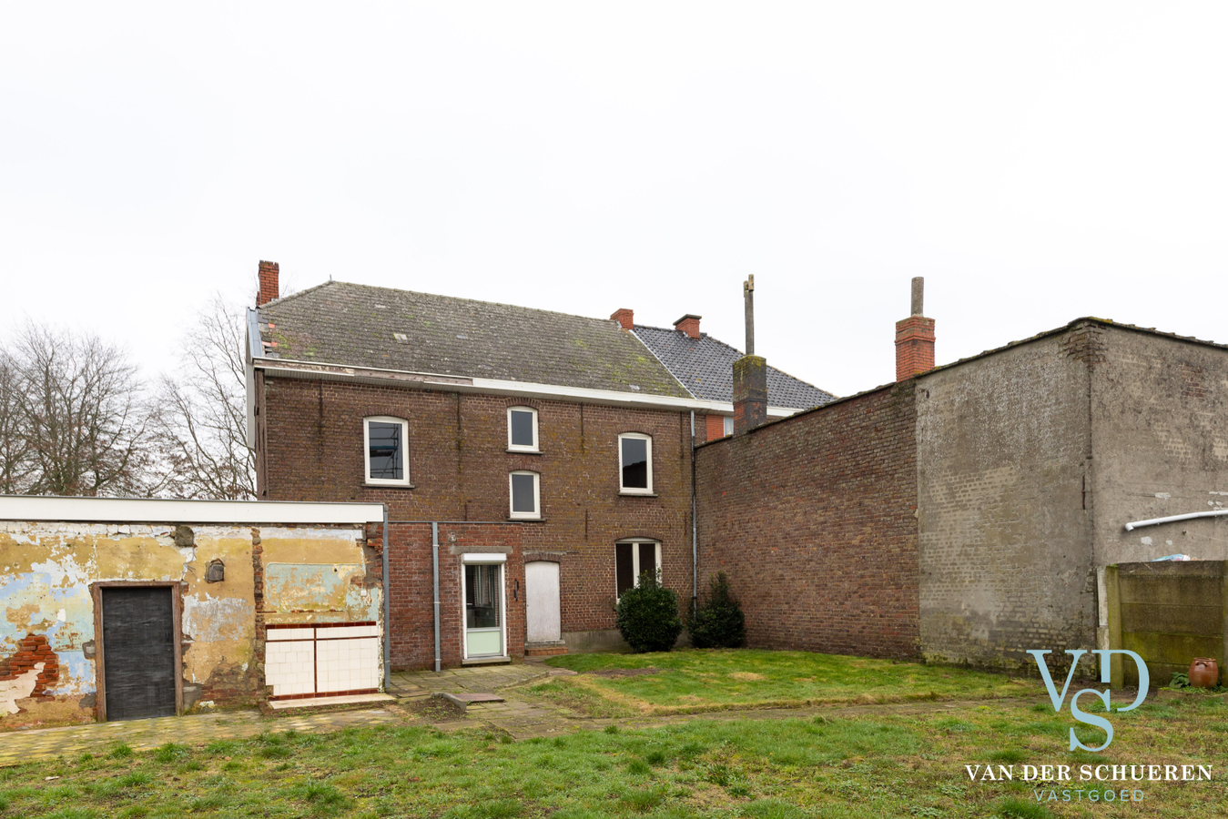 Statige herenwoning met potentieel ! 