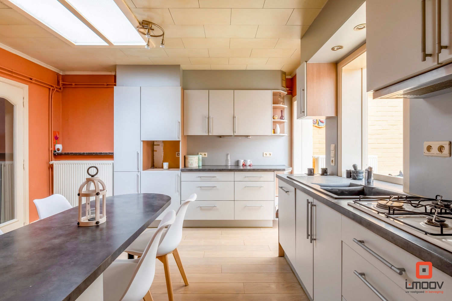 stadswoning met garage en zonnige buitenruimte 