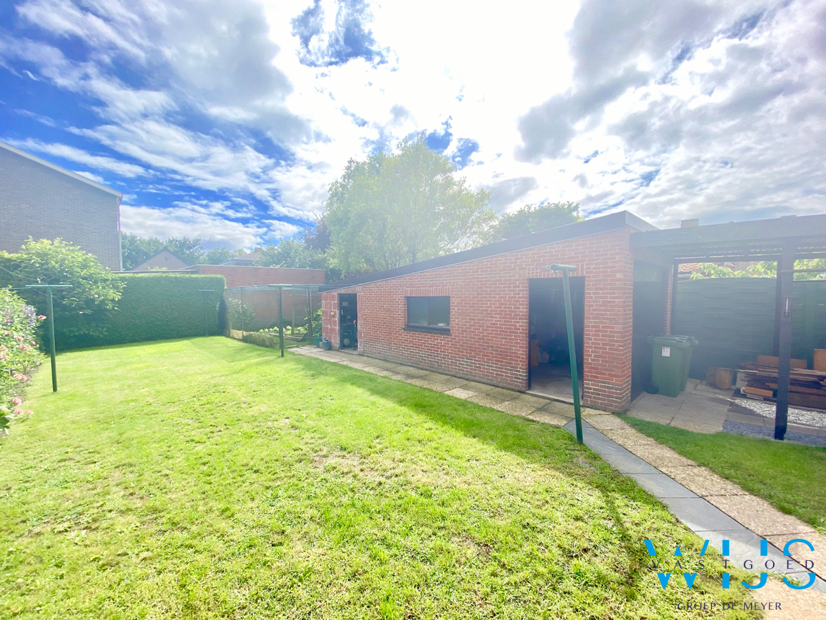 Stevige gezinswoning op SUPER locatie te Eeklo! 